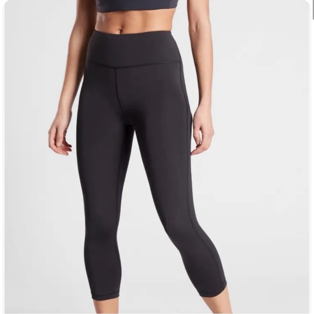 ATHLETA Ultimate Stash Pocket Crop Legging Size Small